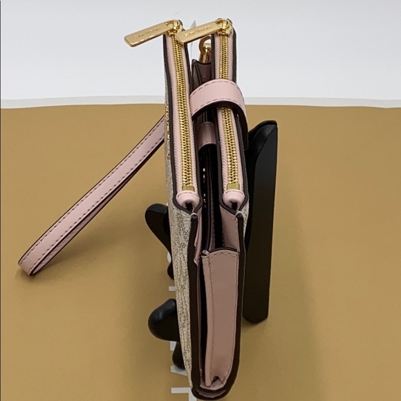 MICHAEL KORS DOUBLE ZIP WRISTLET POWDER BLUSH - Picture 10 of 16